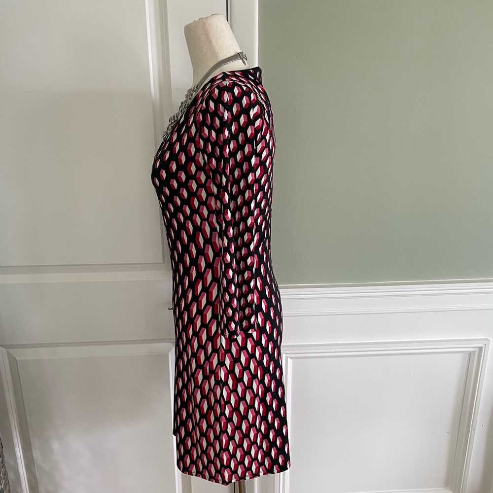 Matte jersey dress w pink, red and black geometric print.